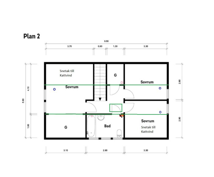 Arkitektonisk planta av andra våningen i ett hus med sovrum, badrum och trappor till vind.