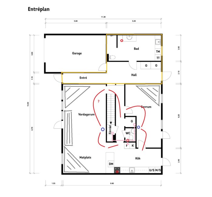 Planritning av bostad. Innehåller kök, vardagsrum, sovrum, badrum, garage. Märkningar och mått anges.