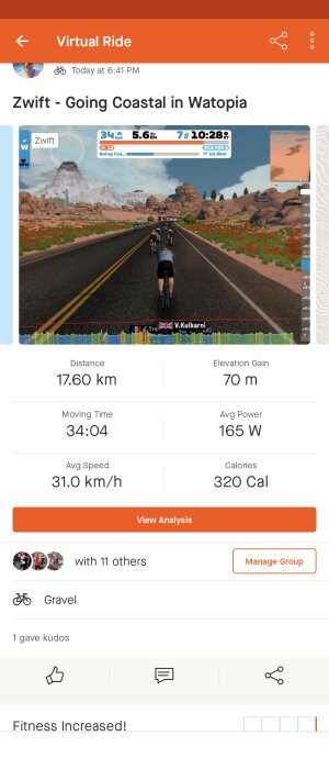 Skärmbild av virtuell cykeltur i Zwift, prestationsdata, 17.60 km körda, kaloriförbrukning med "Fitness Increased!"-meddelande.