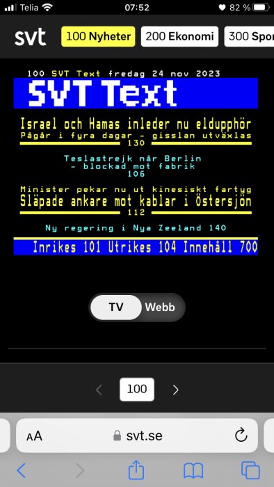 Skärmdump av SVT Text-TV på en mobil. Nyheter om Israel-Hamas eldupphör och Tesla strejk visas.