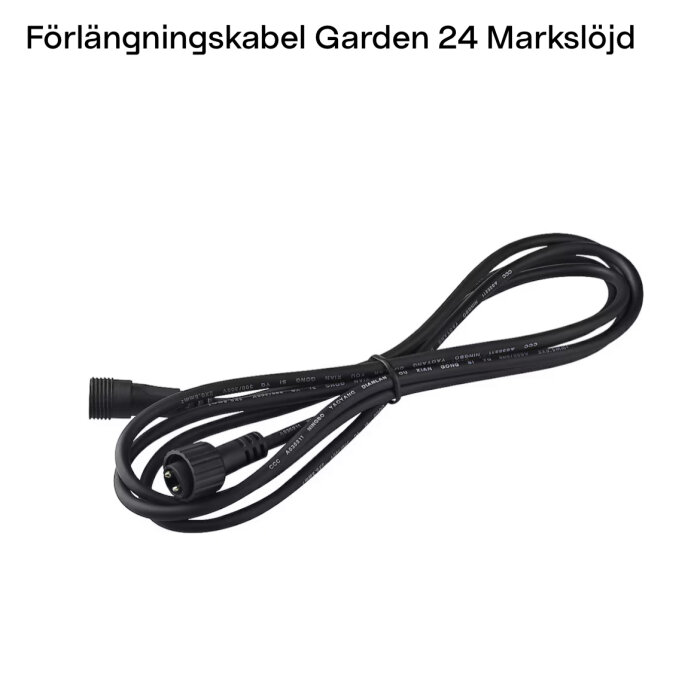 Svart förlängningskabel för utomhusbruk, märkt "Garden 24 Markslojd", hopsnurrad, med kopplingsbara ändar.