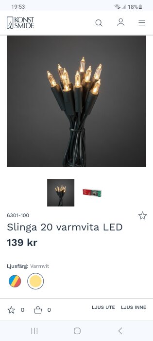 En bunt tända varmvita LED-ljusslingor knutna med svart sladd mot mörk bakgrund. Pris och produktinformation visas.