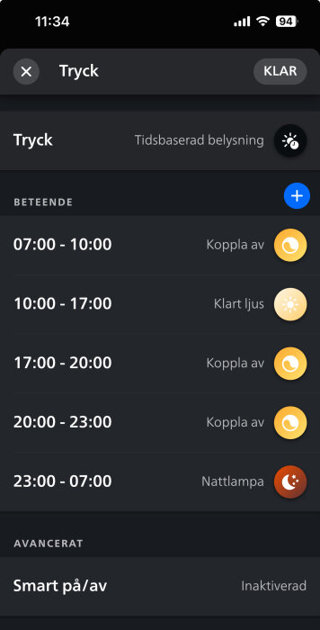 Skärm med schemalagd belysningskontroll i en app; olika tidsintervall med specifika ljusinställningar.