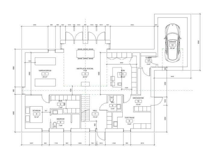 Arkitektonisk ritning av en villa med mått, rum beteckningar, och ett garage.