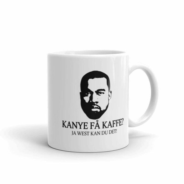 Vit mugg med ordvits och manlig silhuett, text "KANYE FÅ KAFFE? JA WEST KAN DU DET!"