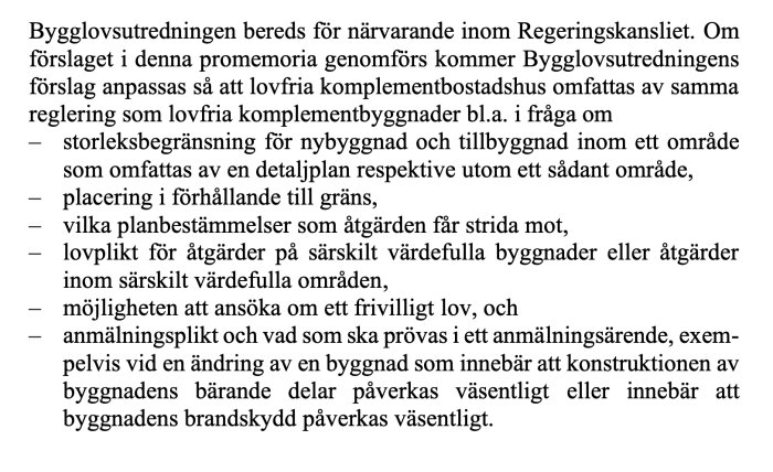 En textutdrag på svenska, diskuterar förslag om bygglov och planbestämmelser relaterade till bygglagstiftning.