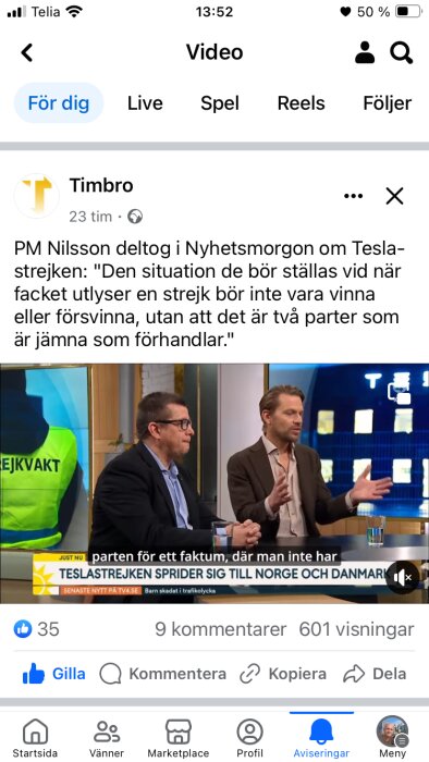 Två män diskuterar på TV, text om strejk, Tesla nämns, mobilskärmdump från Facebook.