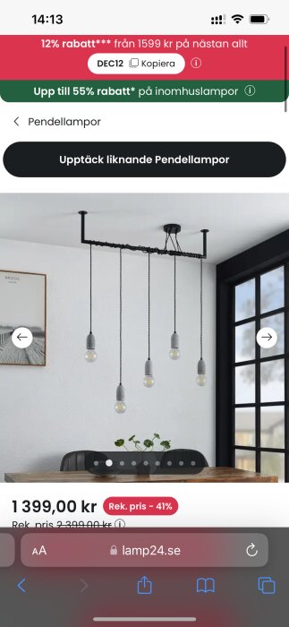 E-handelssida visar modern taklampa med fem glödlampor, rekommenderat pris och rabatterbjudande på svenska.