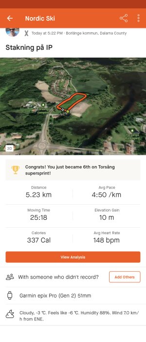 Skärmdump från aktivitetsapp visar nordisk skidåkning, 5,23 km avklarat, placerad sjätte på sprintsträcka.