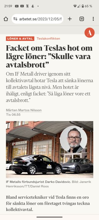 Webbsideskärmdump; artikel om Tesla, facklig konflikt, hot om lönesänkning, kollektivavtal, bild på Tesla-byggnad och fordon.