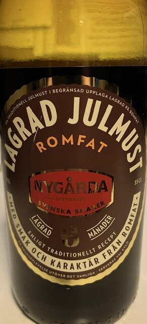 Flaska med Nygårda lagrad julmust, begränsad upplaga, lagrad på romfat, 50cl. Svensk traditionell dryck.