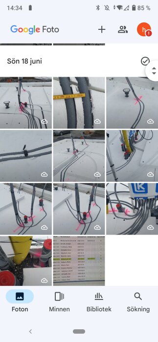 Skärmdump av Google Fotos-app med bilder på elektriska installationer och rör på ett tak.
