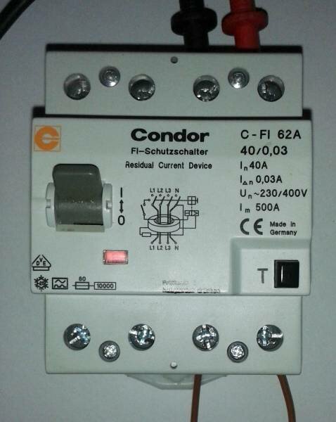 Elektrisk säkerhetsbrytare, jordfelsbrytare, väggmonterad, tekniska specifikationer, Made in Germany.