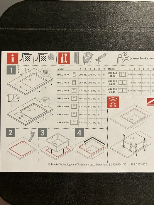 Instruktionsmanual för montering av diskho, inkluderar mått, verktyg och steg-för-steg illustrationer.