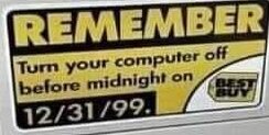 Dekal: Påminnelse att stänga av datorn före år 2000, med Best Buy-logotyp.