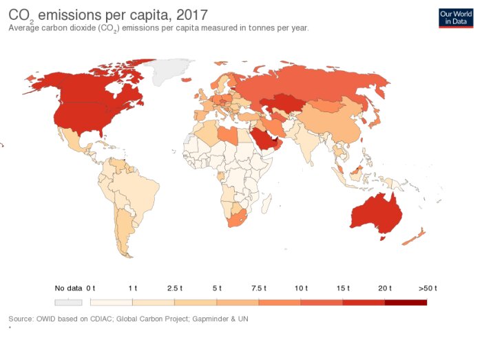 Karta visar koldioxidutsläpp per capita globalt år 2017. Färgtoner indikerar utsläppsnivåer i ton.