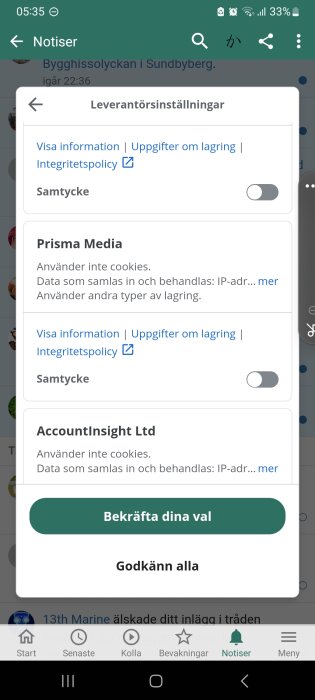 Skärmdump av en mobiltelefon som visar en cookie-samtyckesdialog och nedre navigationsfält av en app.