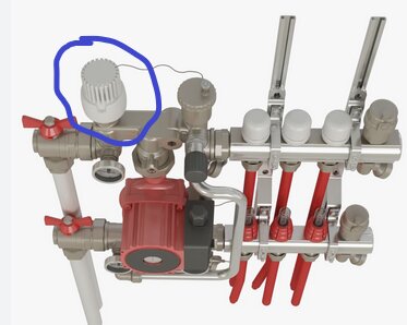 3D-modell av industriellt rörsystem med ventiler, mätare och pump, omgiven av en blå cirkel markerar detalj.