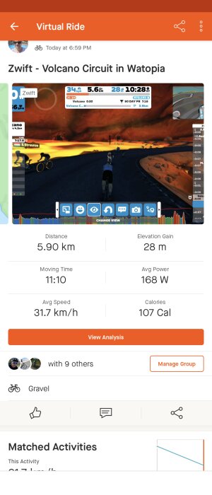 Skärmdump av en virtuell cykeltur i Zwift, visar distans, tid, hastighet och förbrukade kalorier.