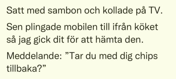 Textmeddelande om att hämta chips, humoristisk vardagssituation.