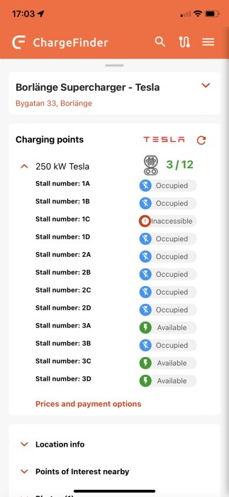 Skärmdump av ChargeFinder-appen visar status för Tesla Supercharger-laddningsstation i Borlänge, tillgänglighet och platsinformation.