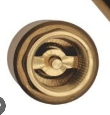 Gyllene spiralformad föremål som ser ut som ett snäckskal eller en geometrisk spiral med koncentriska cirklar.