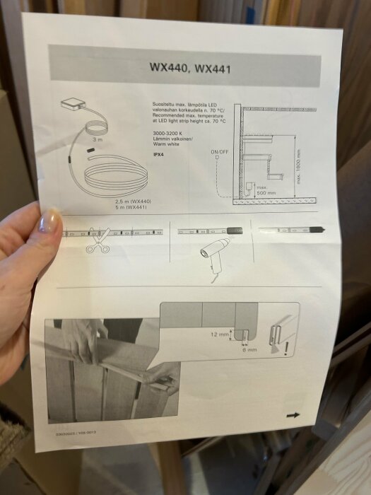 Instruktionsblad för montering av LED-belysningsmoduler med tekniska specifikationer och illustrativa installationssteg.