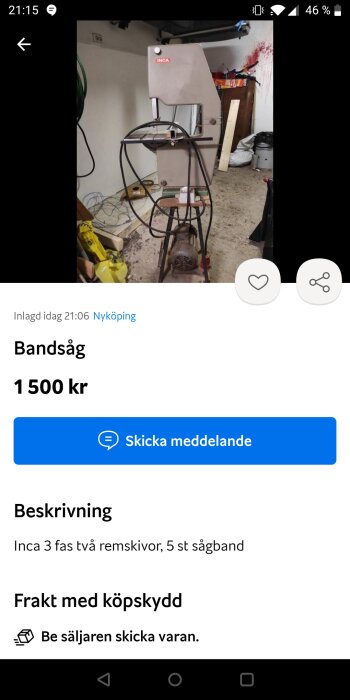 En bandsåg till salu i ett garage med rörig bakgrund, annonserad för 1500 kronor.