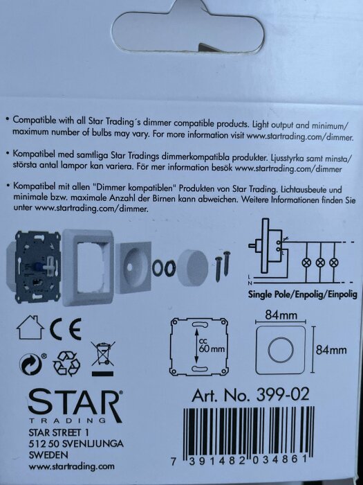 Produktinformation och illustrationer för elektrisk artikel, varningsikoner, företagslogotyp, flerspråkig, artikelnummer och streckkod.