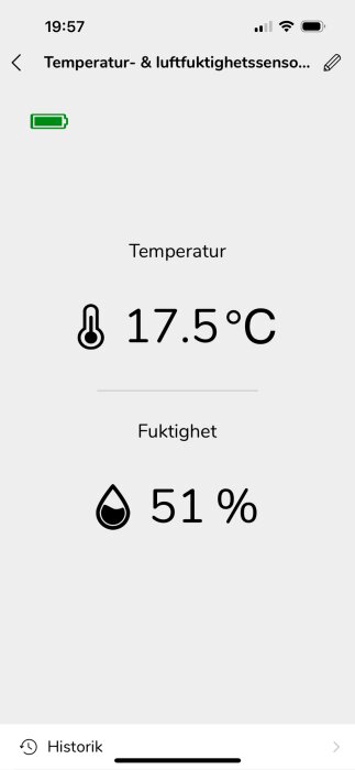 Mobilskärmsbild med temperatur- och luftfuktighetssensorapp, visar 17.5°C och 51% fuktighet.