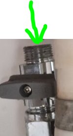 En grå rördel med grönt pilöverlägg pekar på en möjlig läckagepunkt.