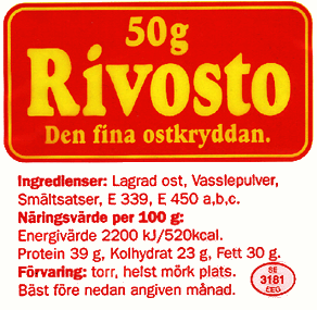 Etikett för "Rivosto", en fin ostkrydda, med ingredienser, näringsvärde och förvaringsinstruktioner. Röd och gul design.