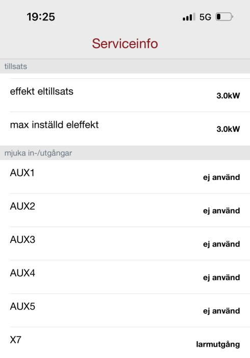 Skärmdump av en enhets serviceinfo, visar effektinställningar och oanvända AUX-portar, på svenska.