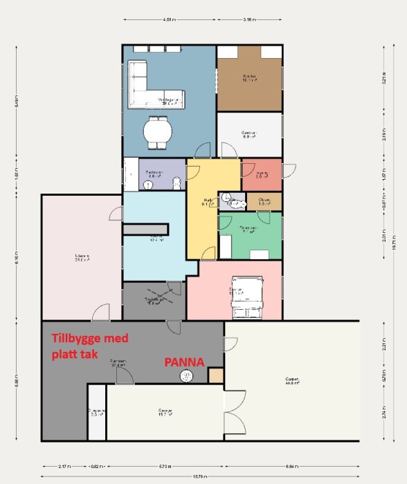 Ritning av ett hus med dimensioner, rum benämningar, och "Tillbygge med platt tak" markerat.