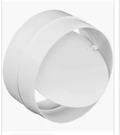 Vit cirkulär ventilationsspis eller rörkoppling med flera koncentriska delar, isolerad mot vit bakgrund.