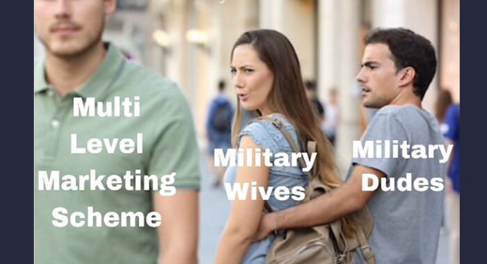 Man tittar bakåt mot kvinna, meme-text, "multi level marketing scheme," "military wives," "military dudes."