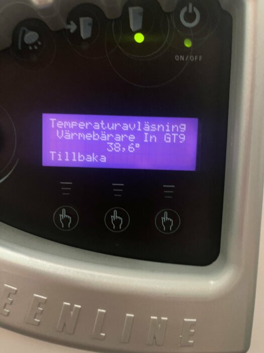Panel med knappar och display visar temperaturjustering, 38,6 grader, möjligtvis för uppvärmningssystem.