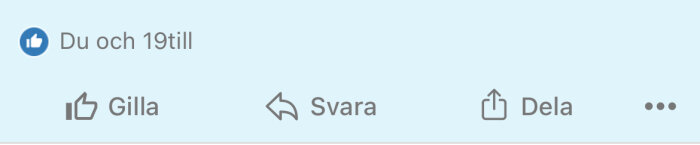 En skärmdump som visar sociala media interaktionsknappar: gilla, svara, dela, med notifikation "Du och 19 till".