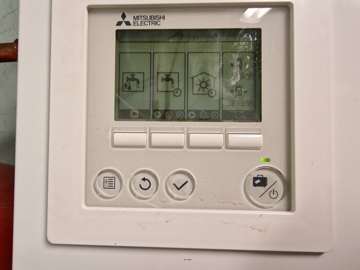 Mitsubishi Electric energihanteringssystem, knappar, display med ikoner och strömförbrukning avläsningar, inomhus, väggmonterad.