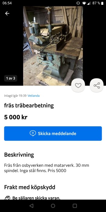 Annonserad äldre träbearbetningsfräs i verkstadsomgivning för försäljning. Pris 5000 kronor, osbyverken, matarverk, 30 mm spindel.