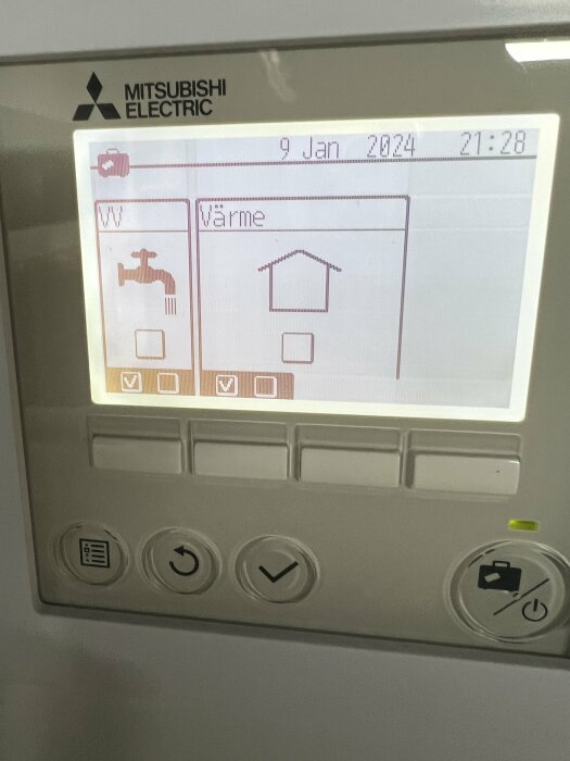 Mitsubishi Electric värmesystemets kontrollpanel, visar datum och tid, temperaturregleringsikoner.