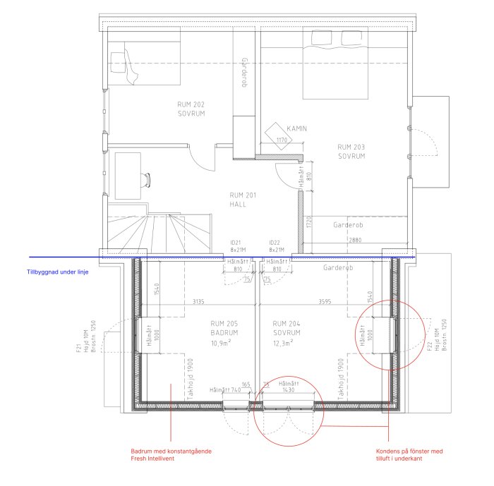 Arkitektonisk ritning av en planlösning för en bostad, innehåller sovrum, badrum och noteringar om ventilation och mått.
