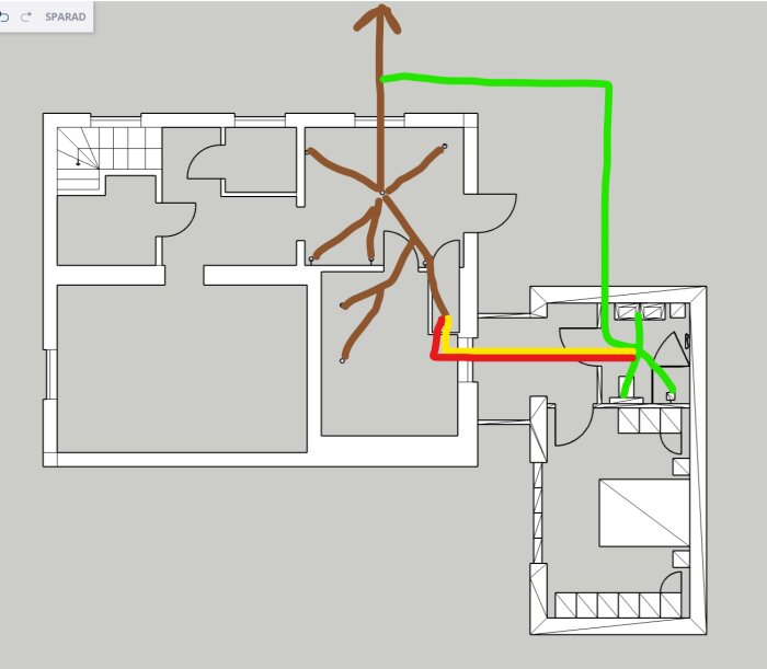 En planritning med överlagda färgade linjer som anger olika rutter eller flöden inom byggnaden.