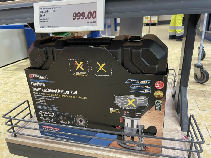 Batteridriven Parkside-fräs i butik med pris 999.00, 20V, utan batteri och laddare.