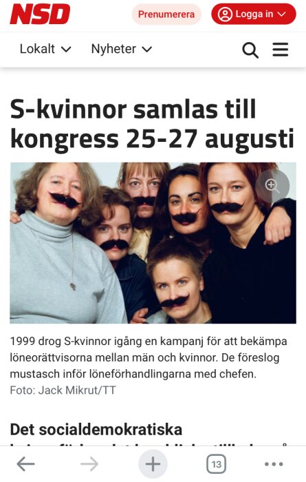 Grupp kvinnor bär mustascher som del av kampanj mot löneskillnader år 1999.