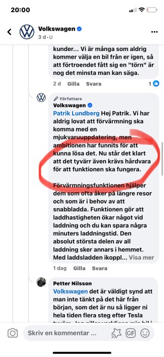 Skärmdump från sociala medier, Volkswagen-svar om mjukvara och hårdvara för bilfunktion, kundfeedback och missnöje.