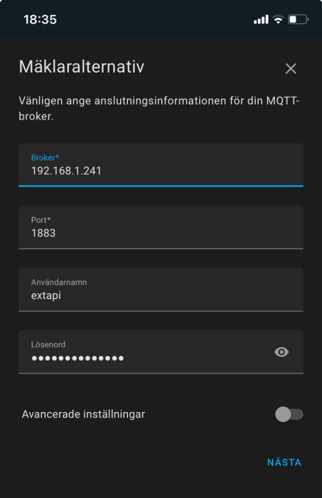 Mörkt tema, MQTT mäklarinställningar, IP-adress, port, användarnamn, lösenord, mobilgränssnitt, nästa-knapp, avancerade inställningar.