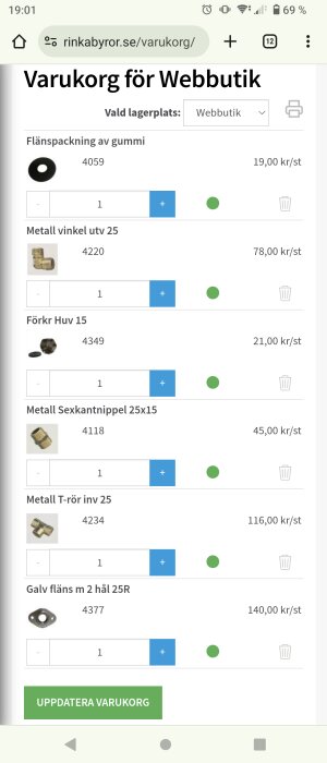 Skärmdump av varukorg på en webbshop med rörkopplingsprodukter och priser i svenska kronor.