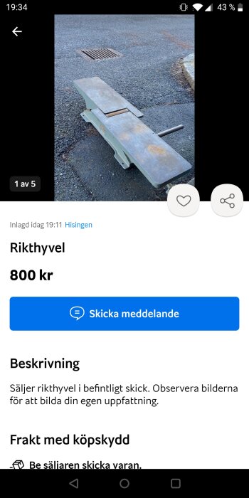 En rikthyvel till salu, 800 kr, begagnat skick, fotograferad på asfalt utomhus, meddelande och gilla-funktion synlig.