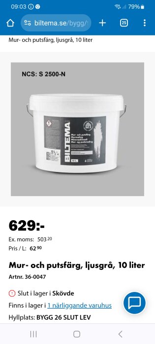 En hink ljusgrå mur- och putsfärg på 10 liter, kostar 629 kr, slut i lager i Skövde.